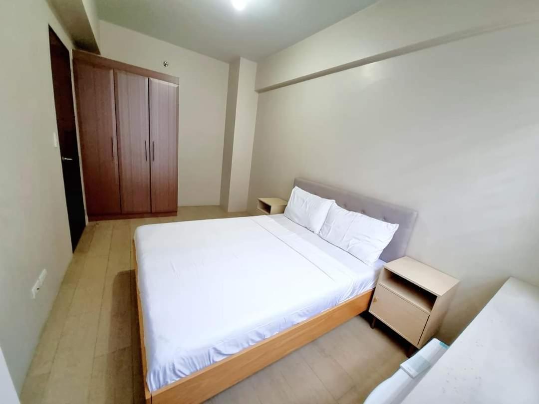 One Palm Tree Villas Manila Eksteriør bilde